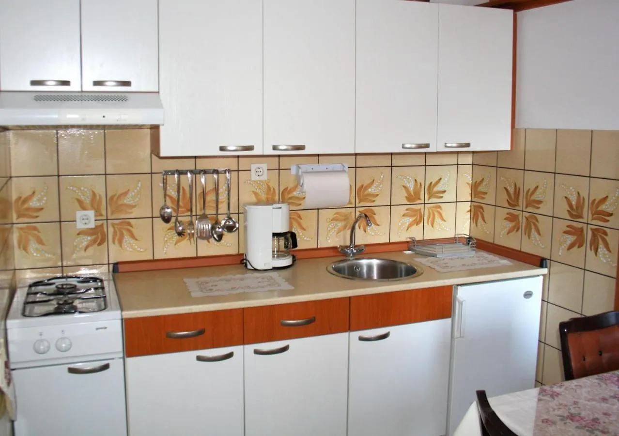 Apartmani Crikvenica 30080 - Libuska 0*,  Croatia