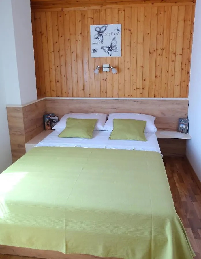 Apartmani Crikvenica 30080 - Libuska 0*,  Croatia