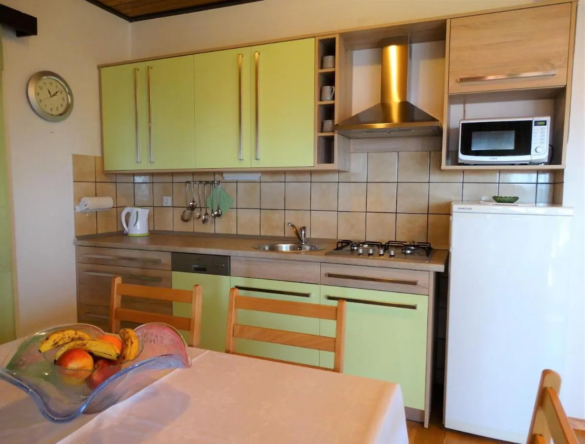 Apartmani Crikvenica 30080 - Libuska